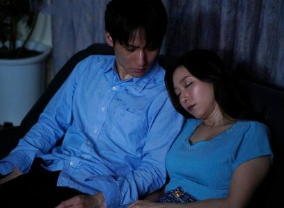 Một mình với chị vợ khi bổng dưng bị cúp điện